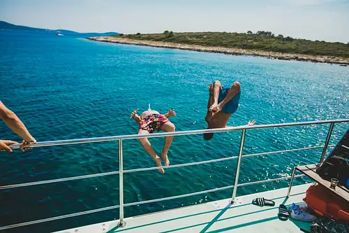 All-Inclusive Blue Lagoon Tour from Split with Three Islands Visit