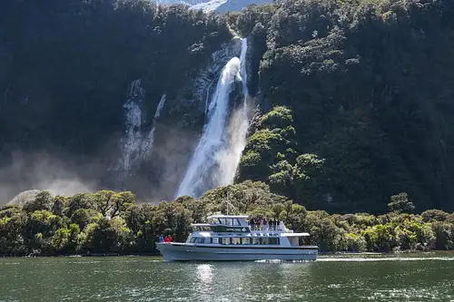 Milford Sound Helicopter Flight with Cruise